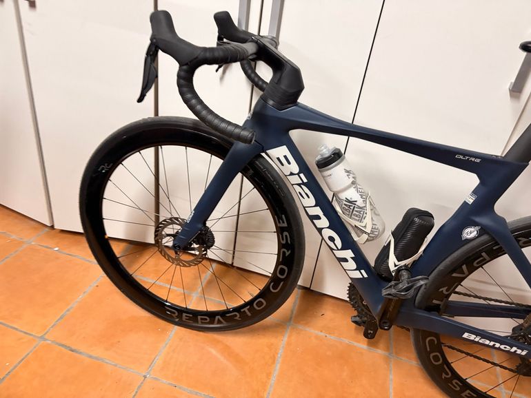 Used Bianchi Oltre Comp 105 Di2 2025 2025 Road & Gravel, Blue — image 6 of 7
