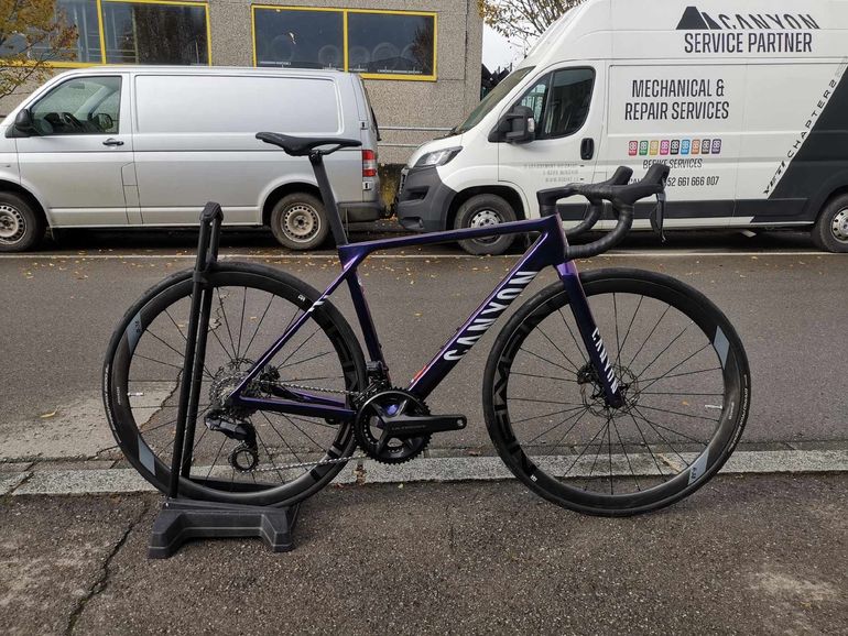 Used Canyon Canyon Ultimate CFR Team Replica 2023/24 2023 Road & Gravel, Purple — image 1 of 13