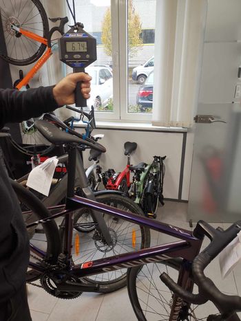 Used Canyon Canyon Ultimate CFR Team Replica 2023/24 2023 Road & Gravel, Purple — image 9 of 13