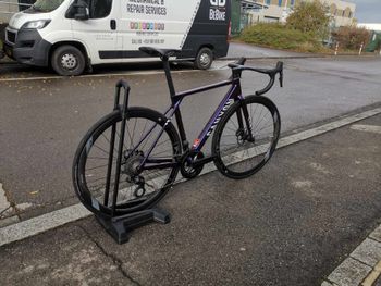 Used Canyon Canyon Ultimate CFR Team Replica 2023/24 2023 Road & Gravel, Purple — image 4 of 13