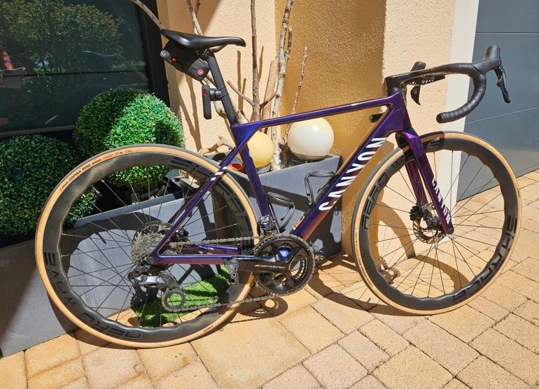 Used Canyon Canyon Ultimate CFR Team Replica 2023/24 2023 Road & Gravel — image 1 of 4