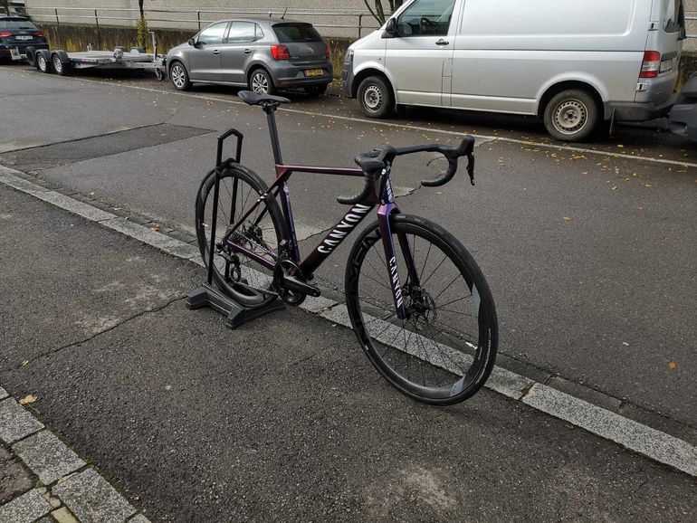 Used Canyon Canyon Ultimate CFR Team Replica 2023/24 2023 Road & Gravel, Purple — image 8 of 13