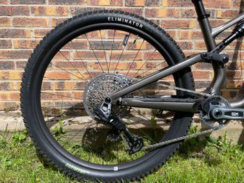 Used Specialized Stumpjumper 15 Expert 2025 2025 Mountainbike, Light Gray, 29, 27.5 — image 4 of 11
