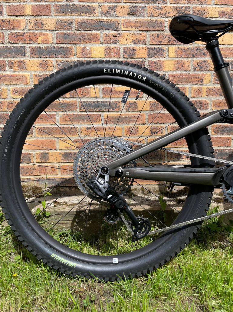 Used Specialized Stumpjumper 15 Expert 2025 2025 Mountainbike, Light Gray, 29, 27.5 — image 6 of 11