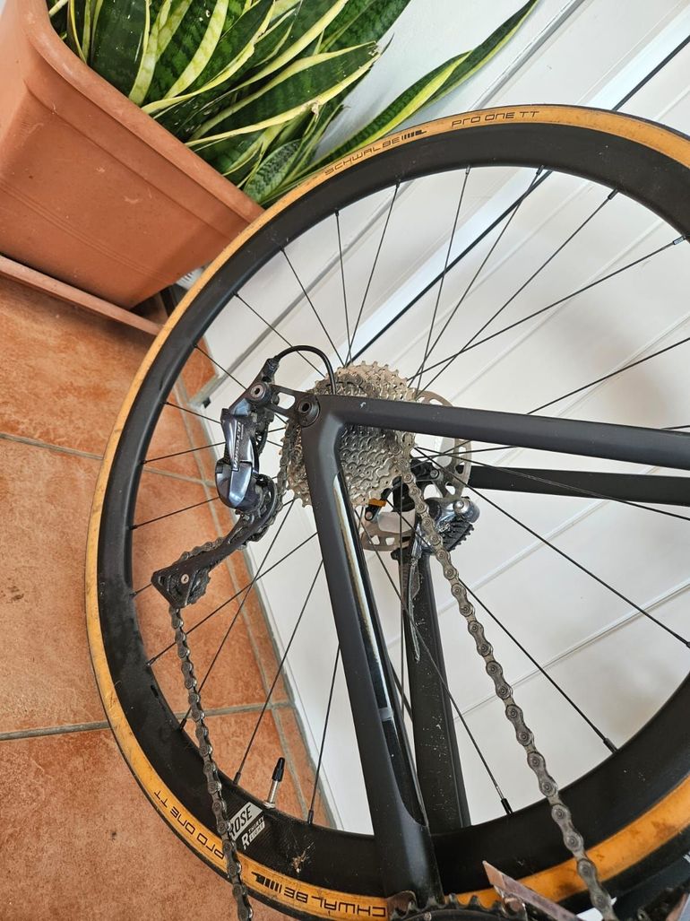 Used Rose REVEAL SIX DISC Ultegra 2022 2022 Road & Gravel, Negro — image 8 of 8