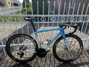 Used Specialized Tarmac SRAM Red eTap AXS 2025 Road & Gravel — image 2 of 3
