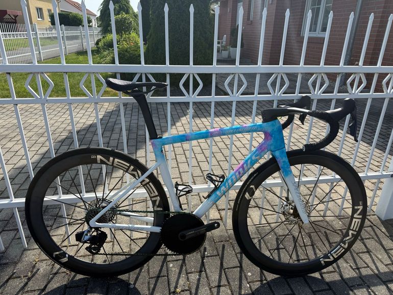Used Specialized Tarmac SRAM Red eTap AXS 2025 Road & Gravel — image 2 of 3