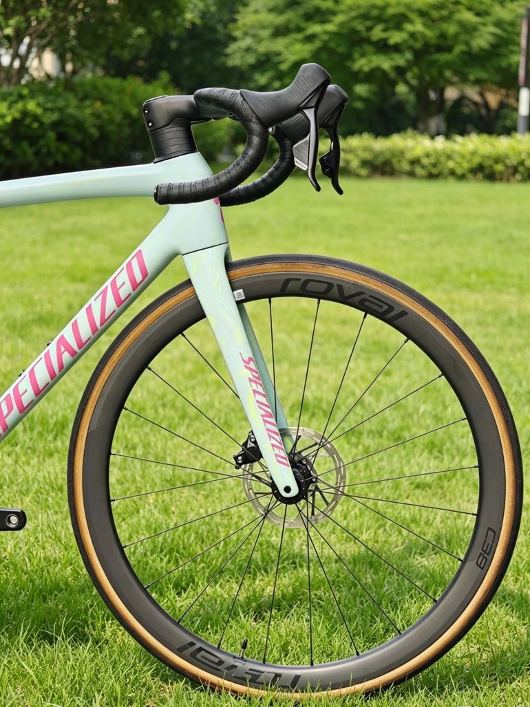 Used Specialized Tarmac SRAM Rival eTap AXS 2024 Road & Gravel, Green — image 2 of 7