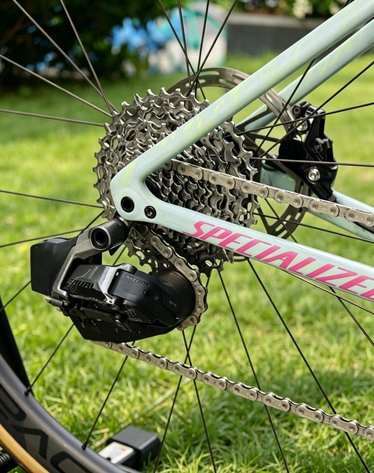 Used Specialized Tarmac SRAM Rival eTap AXS 2024 Road & Gravel, Green — image 5 of 7