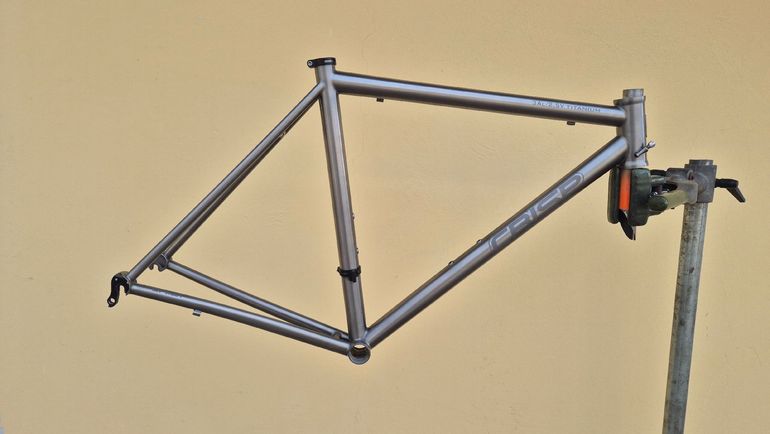 Used crisp Crisp Custom Frameset 2009 Road & Gravel, Hellgrau — image 1 of 5