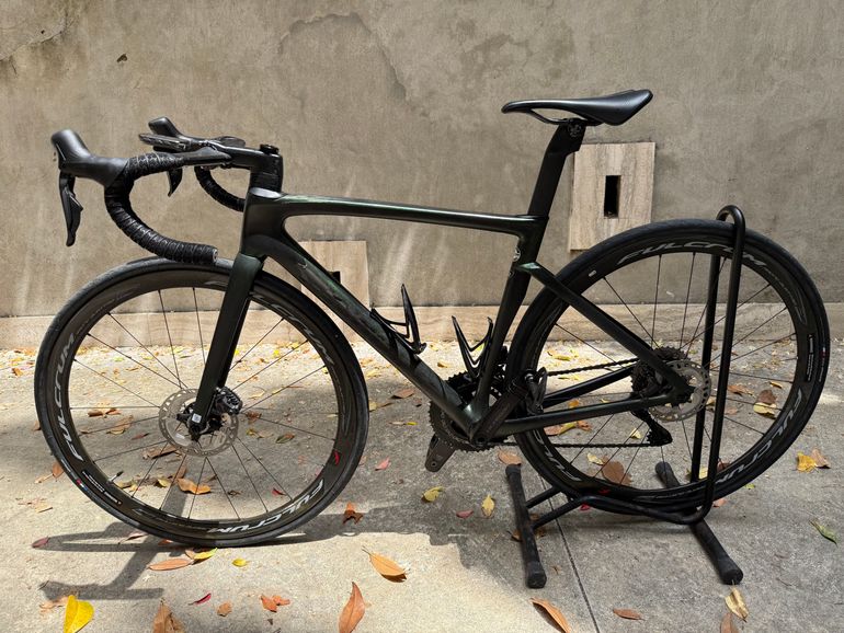 Used Specialized Specialized S-Works Tarmac SL7 Ultegra Di12 2022 Road & Gravel, Black — image 1 of 24