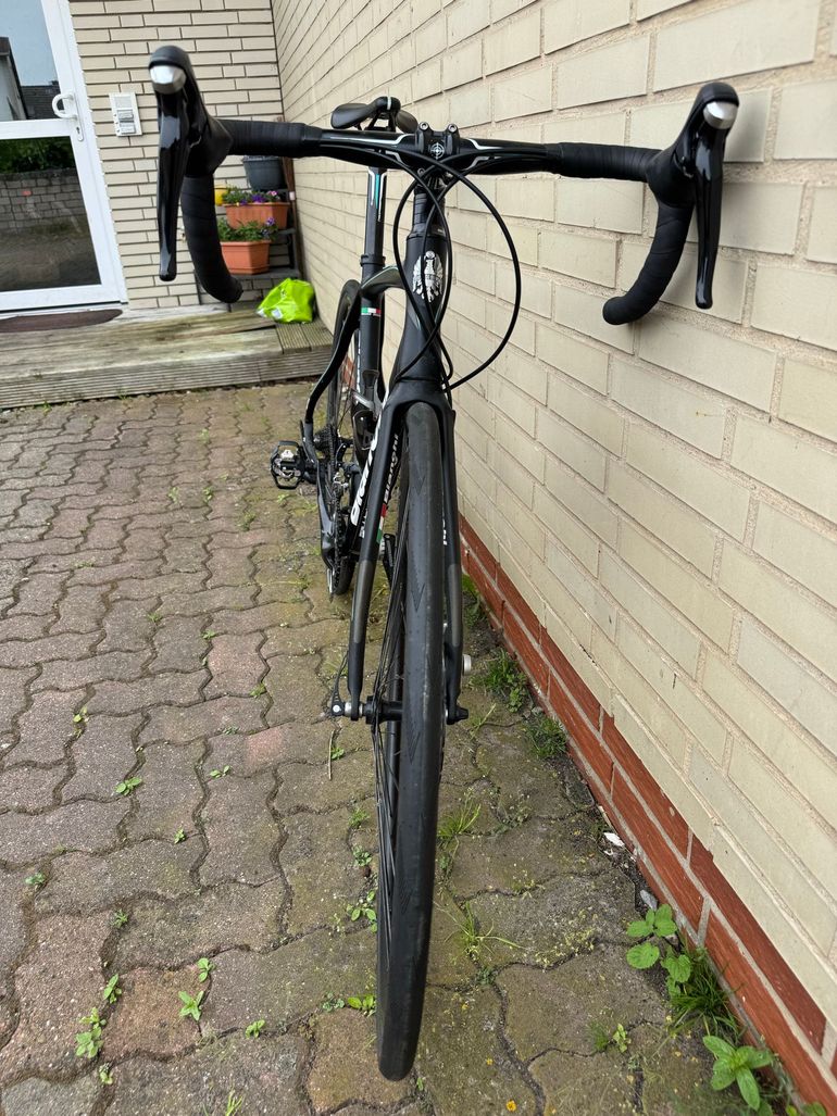 Used Bianchi Impulso 105 Disc Compact 2015 2015 Road & Gravel, Black — image 4 of 5