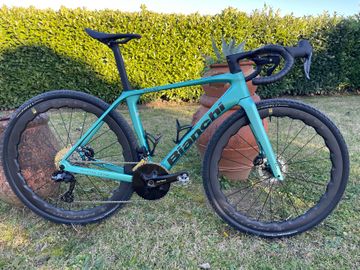 Używany Bianchi Impulso RC GRX 825 DI2 2025 2025 Road & Gravel