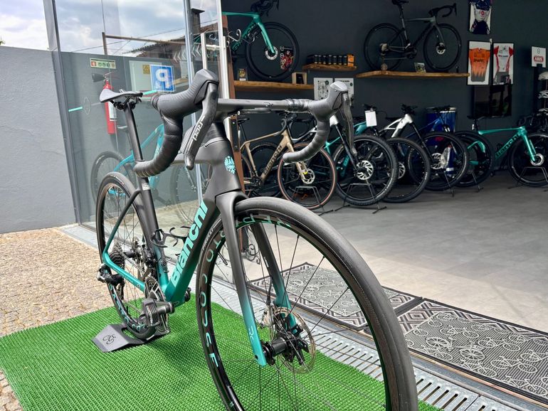 Used Bianchi Specialissima RC Sram Red eTap AXS 2025 2025 Road & Gravel, Black — image 4 of 4
