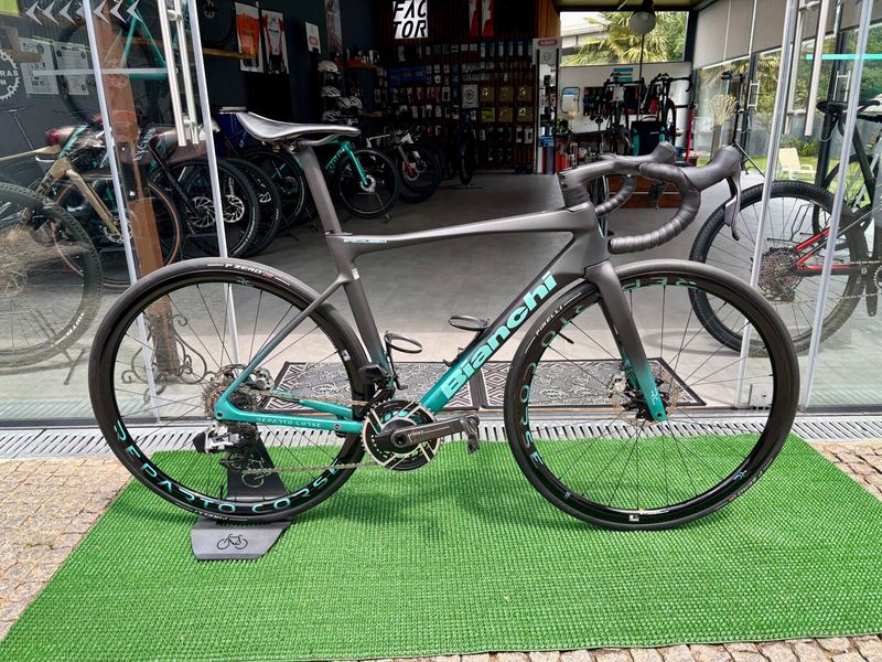 Used Bianchi Specialissima RC Sram Red eTap AXS 2025 2025 Road & Gravel
