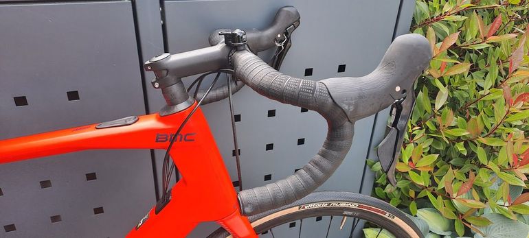 Used BMC Roadmachine AMP THREE 2022 2022 Road & Gravel, Rojo — image 4 of 7