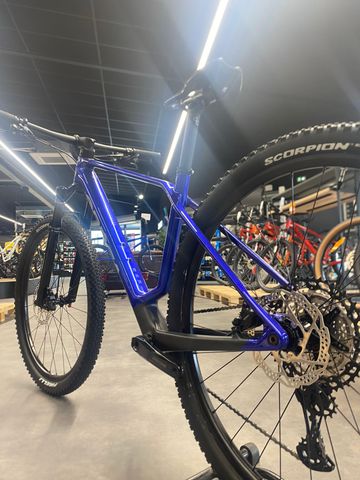 Tweedehands Orbea ALMA M30 2025 2025 Mountainbike — afbeelding 2 van 5