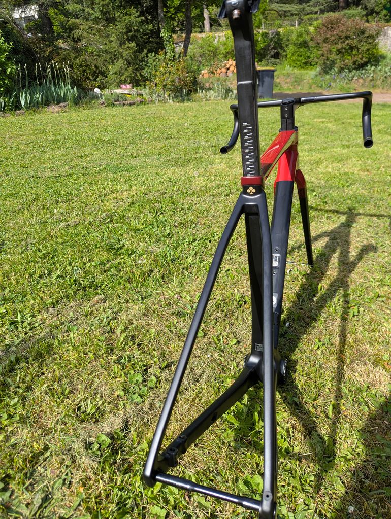Used Colnago C68 Disc Dura-Ace Di2 Bike 2023 Frameset 2023 Road & Gravel, Red — image 4 of 5