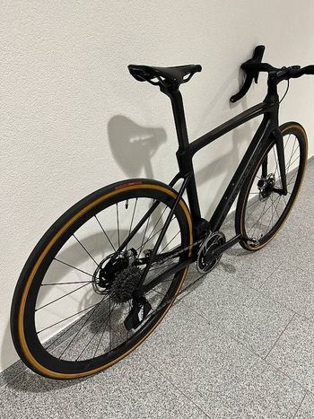 Used Specialized SWorks Roubaix SRAM Red eTAP AXS Specialized SWorks Roubaix SRAM Red eTAP AXS Custom SRAM Force eTap AXS 2025 Road & Gravel — image 4 of 5