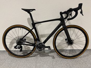 Used Specialized SWorks Roubaix SRAM Red eTAP AXS Specialized SWorks Roubaix SRAM Red eTAP AXS Custom SRAM Force eTap AXS 2025 Road & Gravel — image 2 of 5