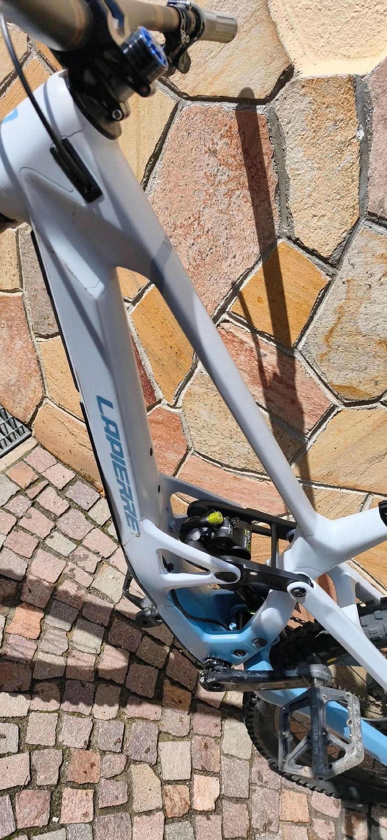 Used Lapierre Spicy CF 8.9 2025 2025 Mountainbike, Blue — image 2 of 10