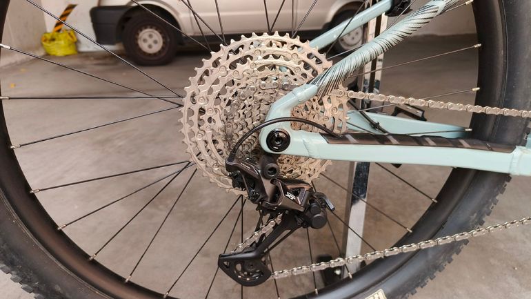 Used Orbea LAUFEY H10 2024 2024 Mountainbike, Hellgrau, 29 — image 3 of 6