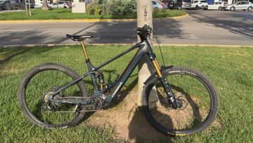 Orbea WILD M-TEAM 2024 2024 Mountainbike usato, Nero — immagine 1 di 8