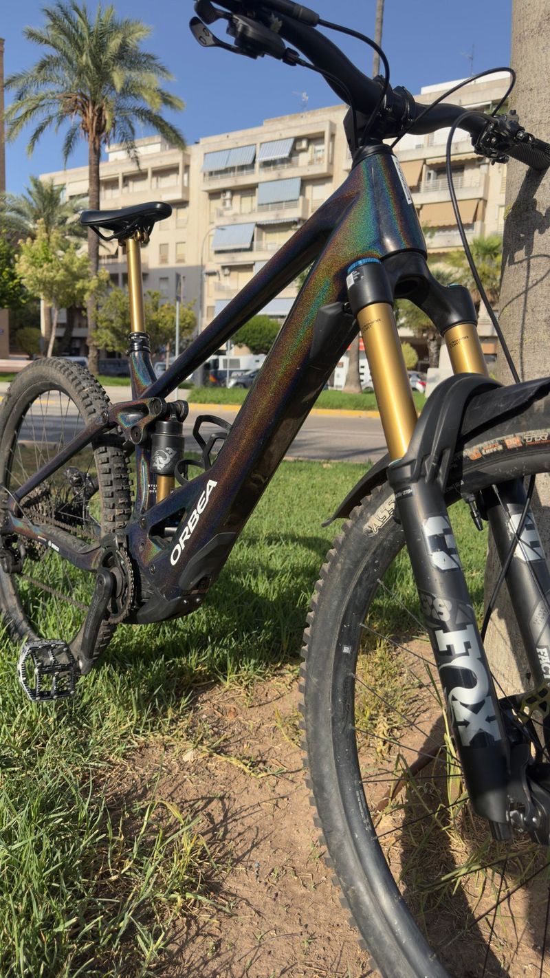 Orbea WILD M-TEAM 2024 2024 Mountainbike usato, Nero — immagine 5 di 8