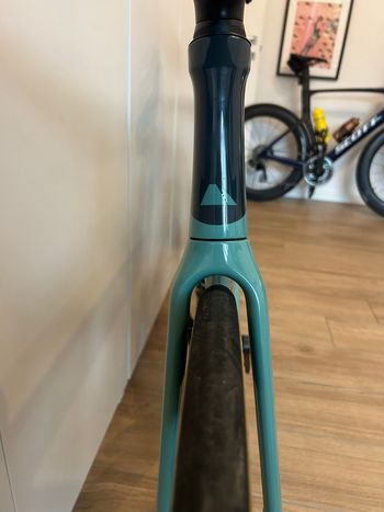 Used Canyon Aeroad CF SLX 8 Di2 2023 2023 Road & Gravel — image 10 of 15