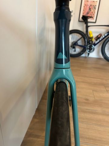 Canyon Aeroad CF SLX 8 Di2 2023 2023 Road & Gravel usato, Verde — immagine 10 di 15