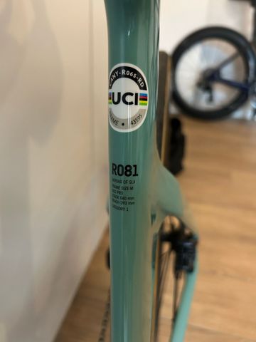 Canyon Aeroad CF SLX 8 Di2 2023 2023 Road & Gravel usato, Verde — immagine 6 di 15
