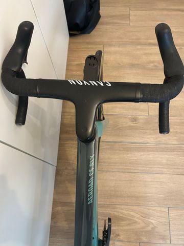 Canyon Aeroad CF SLX 8 Di2 2023 2023 Road & Gravel usato, Verde — immagine 14 di 15