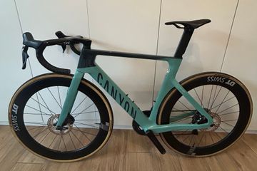 Canyon Aeroad CF SLX 8 Di2 2023 2023 Road & Gravel usato, Verde — immagine 2 di 15