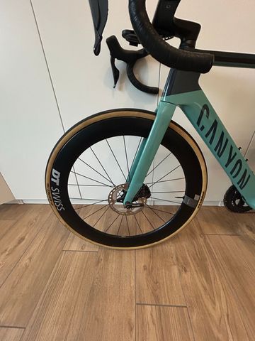 Canyon Aeroad CF SLX 8 Di2 2023 2023 Road & Gravel usato, Verde — immagine 13 di 15
