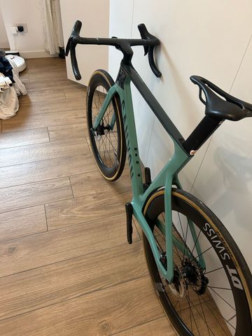 Canyon Aeroad CF SLX 8 Di2 2023 2023 Road & Gravel usato, Verde — immagine 11 di 15