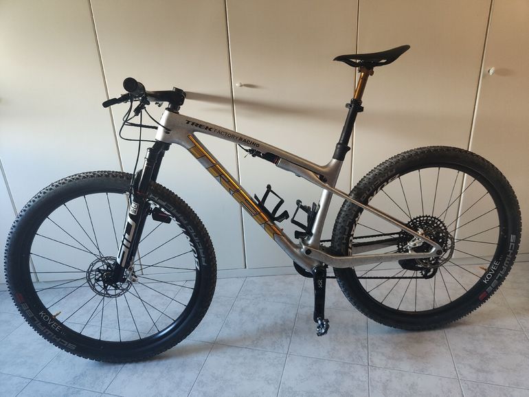 Used Trek Supercaliber SLR 9.9 XX AXS Gen 2 2024 2024 Mountainbike, Light Gray, 29 — image 2 of 3