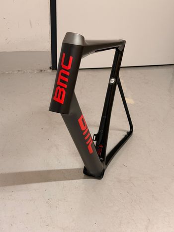 Used BMC Teammachine SLR01 BMC Teammachine SLR01FOUR Disc Carbon Frameset 2022 Road & Gravel — image 3 of 12