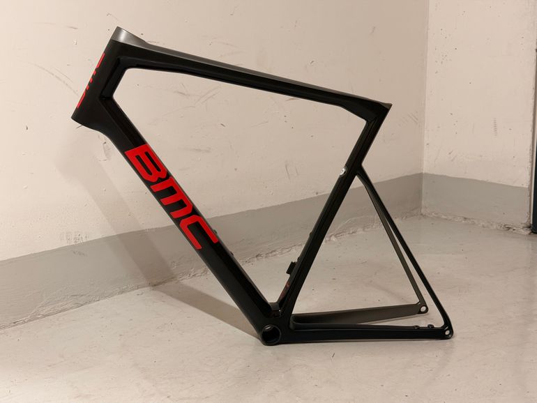 Used BMC Teammachine SLR01 BMC Teammachine SLR01FOUR Disc Carbon Frameset 2022 Road & Gravel — image 1 of 12