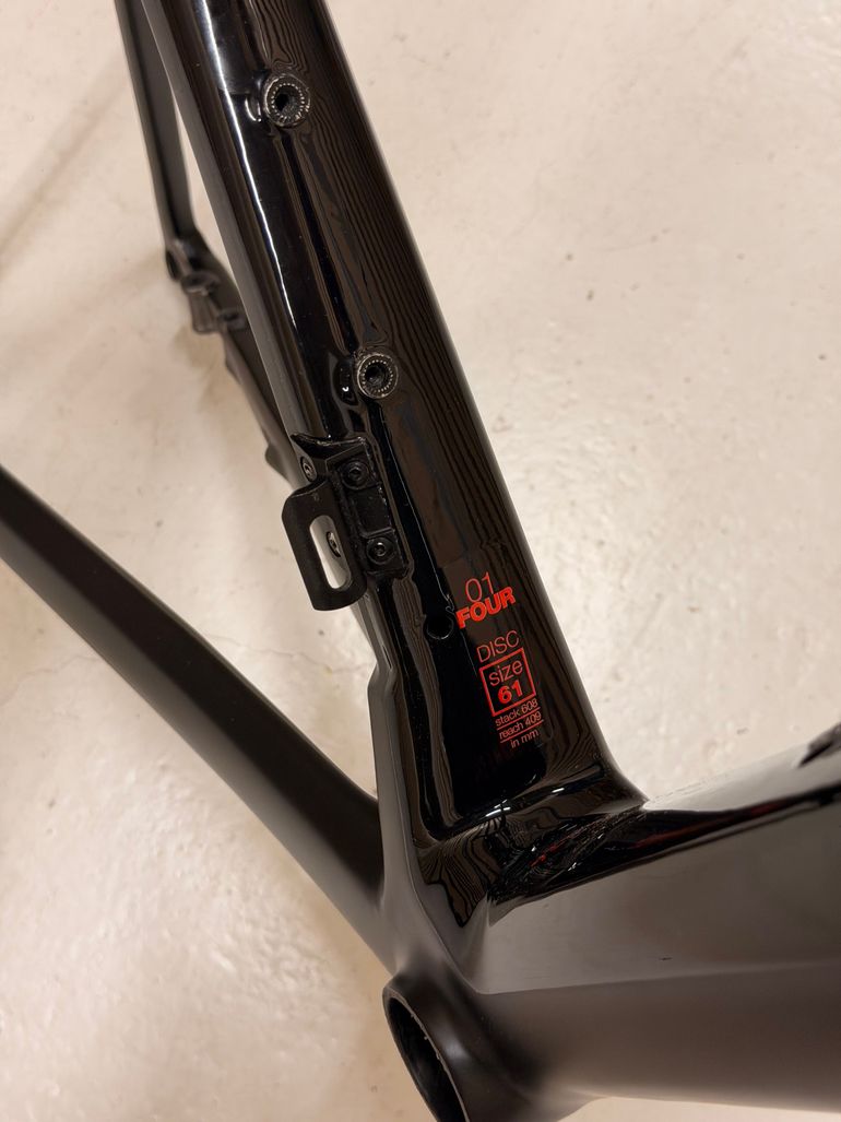 Used BMC Teammachine SLR01 BMC Teammachine SLR01FOUR Disc Carbon Frameset 2022 Road & Gravel — image 6 of 12