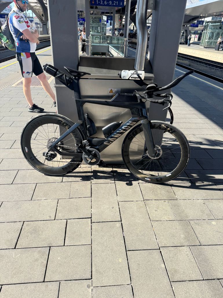 Used Canyon Speedmax CF 7 Disc eTap 2023 2023 Road & Gravel, Black — image 1 of 5