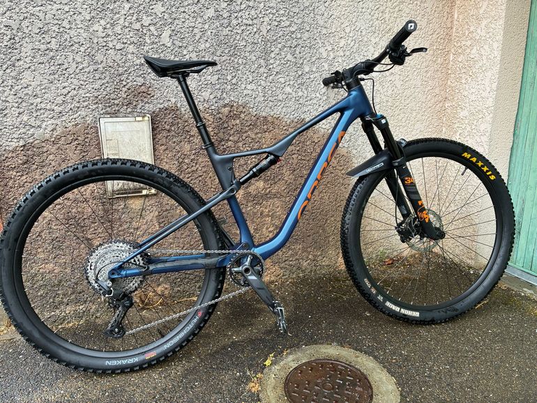 Used Orbea OIZ H30 2024 2024 Mountainbike, Blue, 29 — image 1 of 3