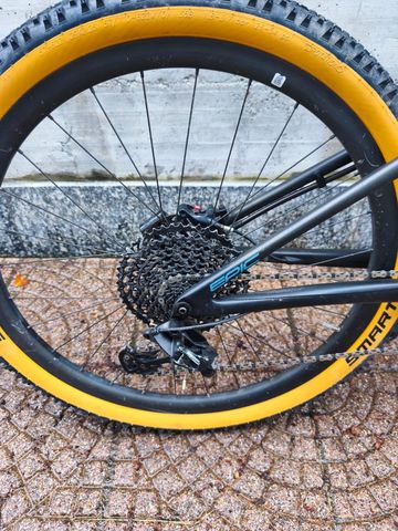 Used Specialized Epic Expert EVO 2019 2019 Mountainbike, Black, 29 — image 6 of 6