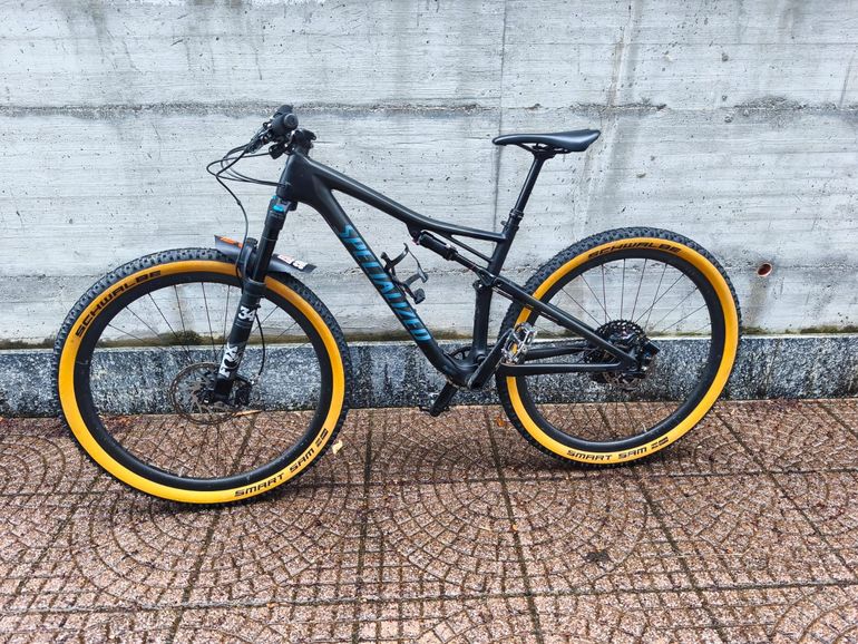 Used Specialized Epic Expert EVO 2019 2019 Mountainbike, Black, 29 — image 1 of 6