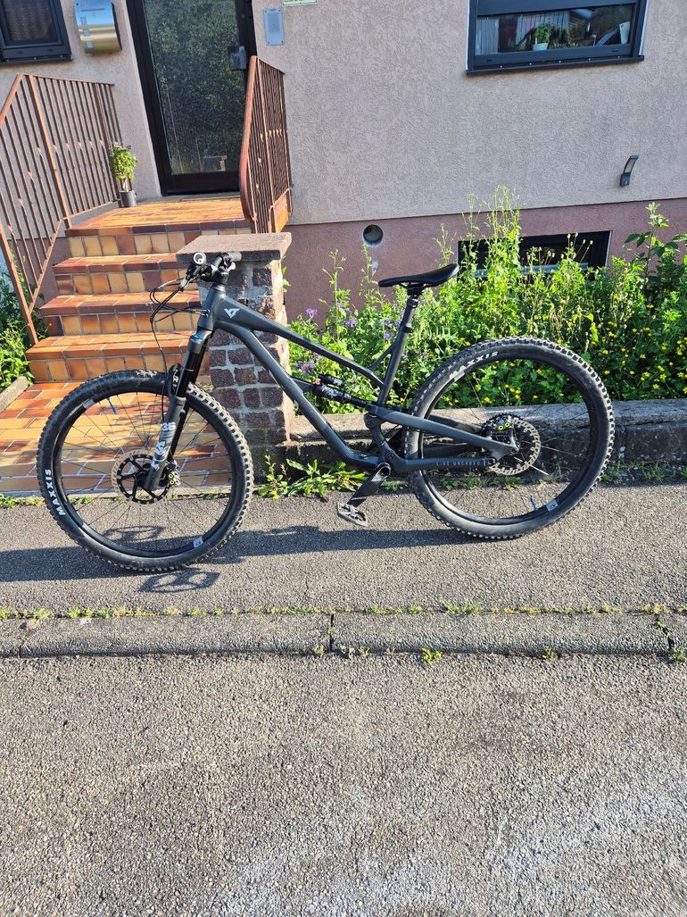Used YT Industries Jeffsy CORE 2 29 2021 2021 Mountainbike, Black, 29 — image 1 of 5