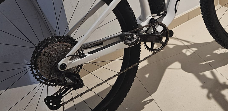 Used Orbea OIZ M PRO 2022 2022 Mountainbike, White, 29 — image 2 of 10