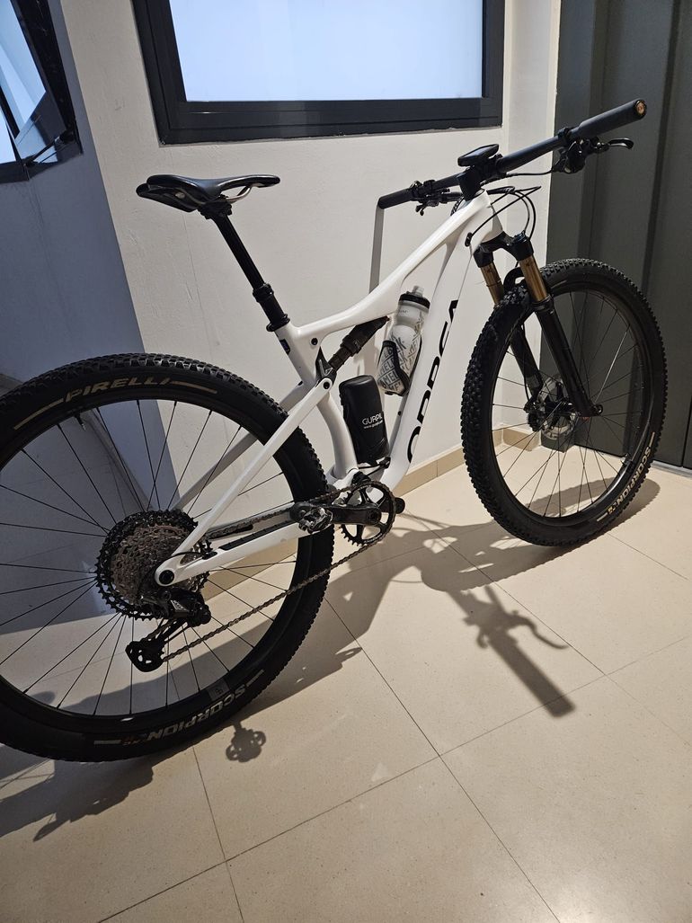 Used Orbea OIZ M PRO 2022 2022 Mountainbike, White, 29 — image 3 of 10