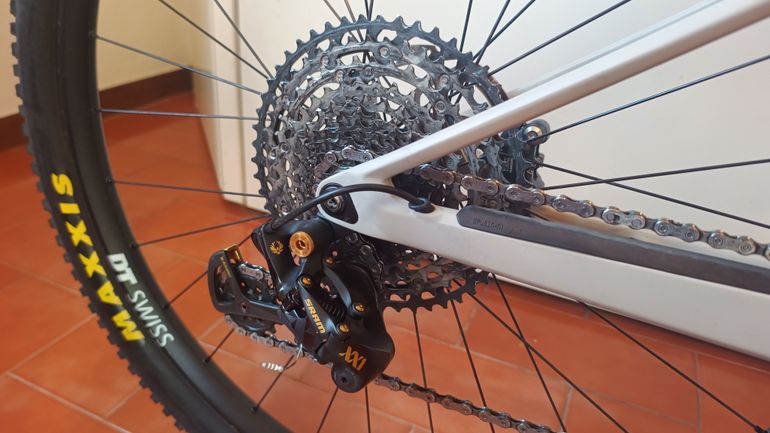 Used Canyon Lux Trail CF 6 2023 2023 Mountainbike, Gris claro — image 4 of 6