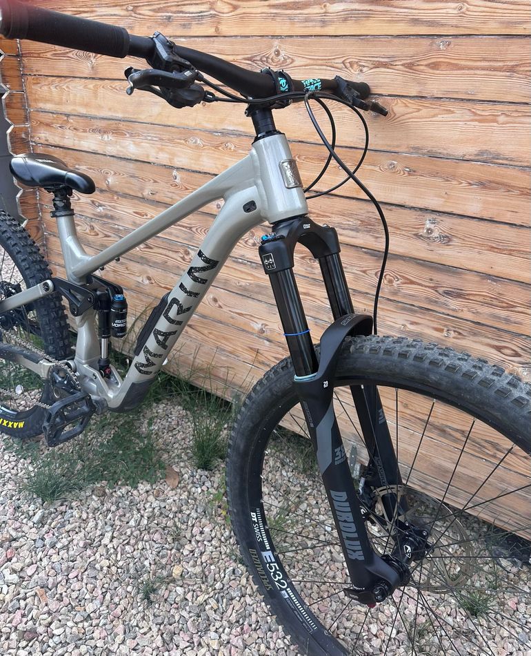 Used Marin Alpine Trail XR 2025 2025 Mountainbike, Light Gray — image 2 of 3