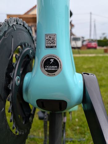 Used Bianchi Oltre Race 105 Di2 2025 2025 Road & Gravel, Green — image 12 of 13