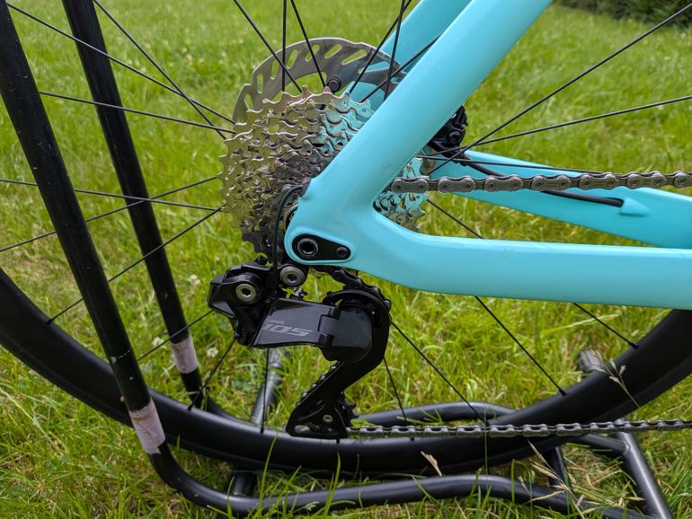 Used Bianchi Oltre Race 105 Di2 2025 2025 Road & Gravel, Green — image 7 of 13